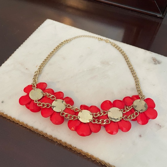 Red flower statement necklace - Picture 2 of 2